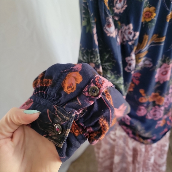 *Anthropologie Pilcro Evika Buttondown Floral Blouse* - Picture 6 of 10